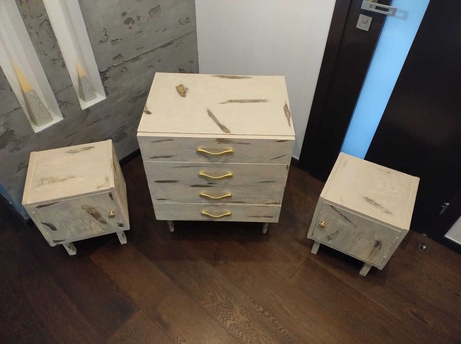 Zestaw komoda z szufladami i dwie szafki nocne PRL/po renowacji