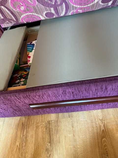 Fioletowa sofa jak nowa