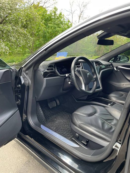 Tesla в ідеальному стані