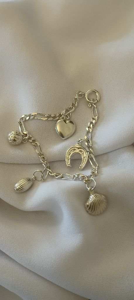Pulseira com pingentes em prata