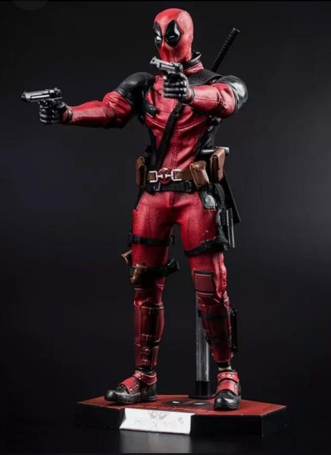 Figurka Deadpool 1:6 scale