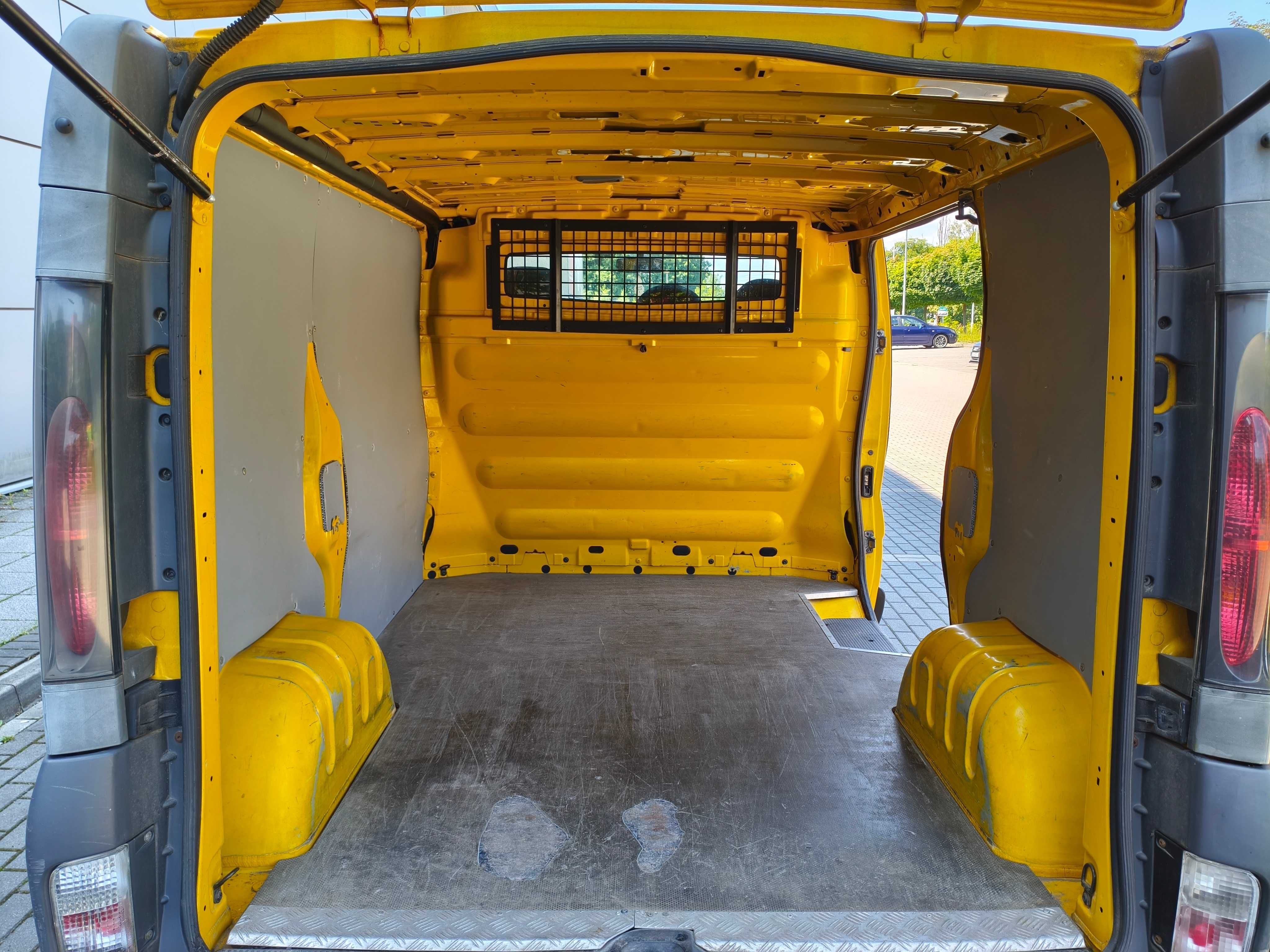 Sprzedam Opla Vivaro  1,9 diesel furgon 2004r