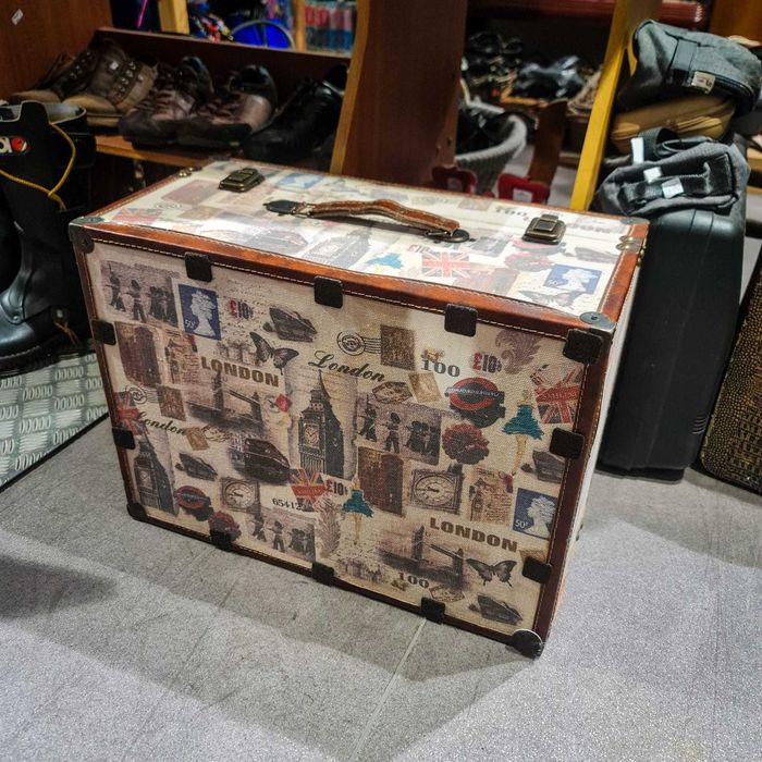 Mala Decorativa Vintage “London” – Grande, Rígida e com Estampa Retro