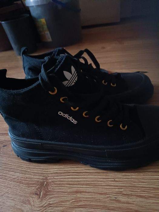 Ładne wyższe trampki