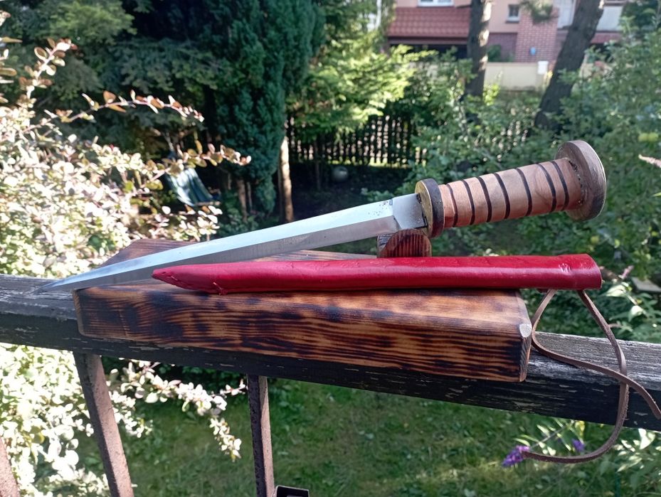 Sztylet nóż puginał nie miecz rycerski średniowieczny reko