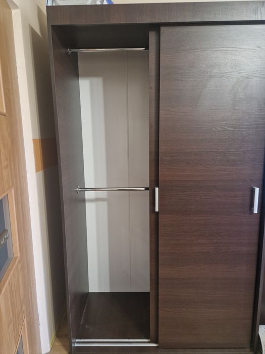 Szafa na ubrania rezerwacja