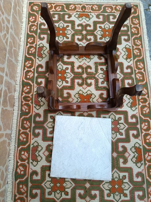 Mesa de centro em  madeira com  tampo em pedra