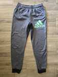 Spodnie dresowe Adidas – szare z zielonym logo – Męskie