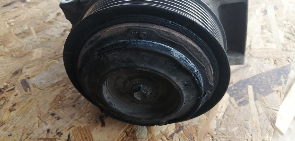 Продам компрессор кондиционера 92600BR00A NISSAN RENAULT