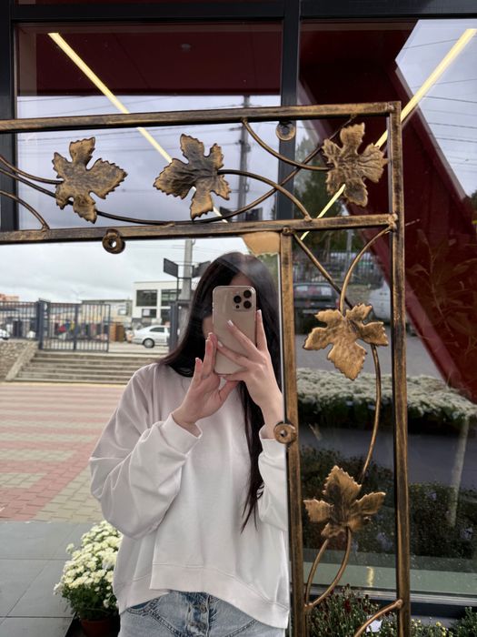 Дзеркало в кованій рамі