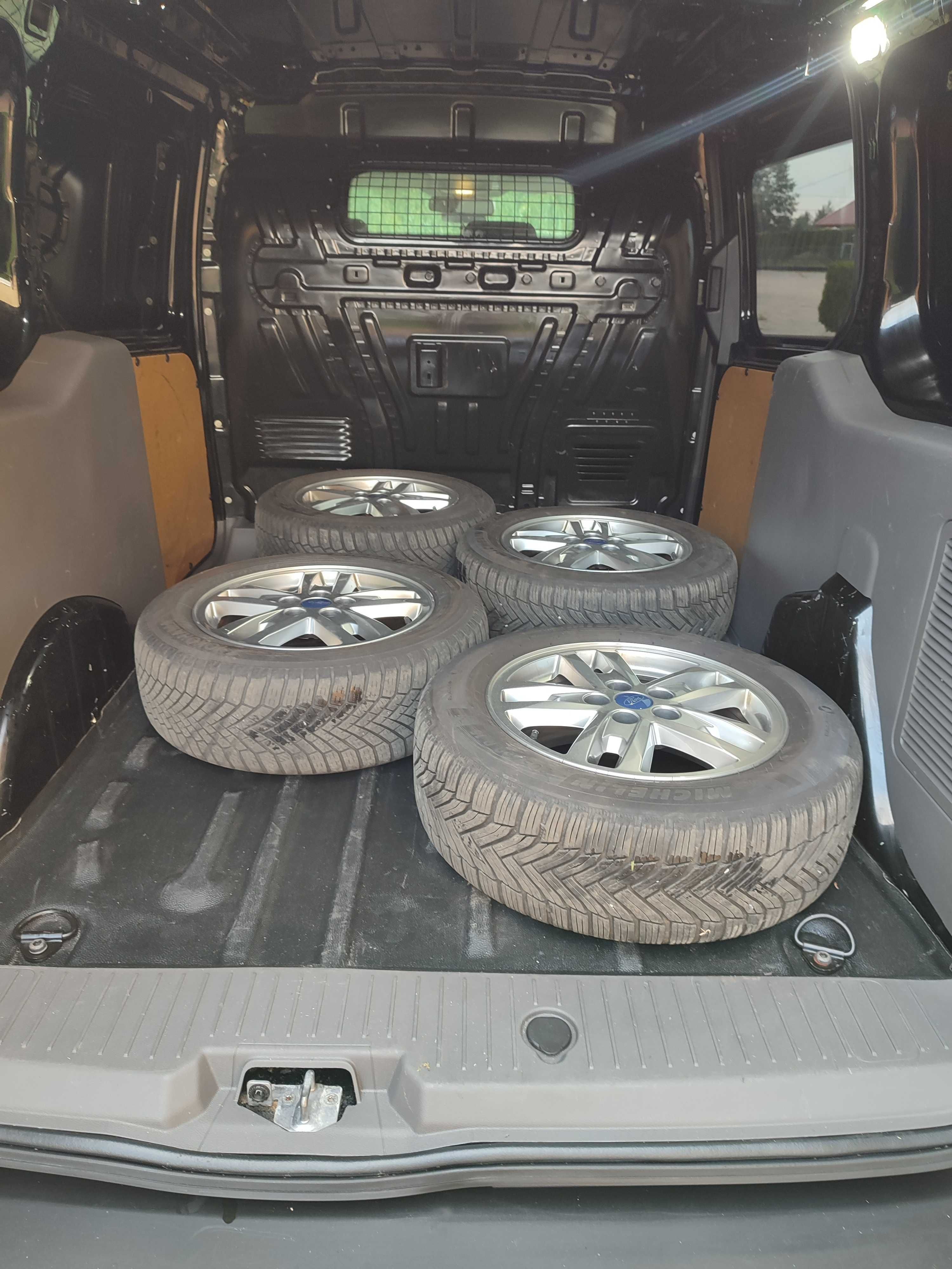 Ford Transit Connect wersja Long