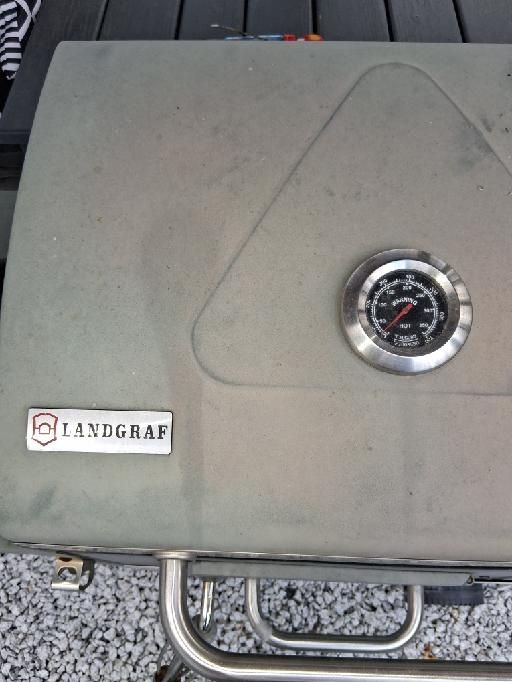 Grill ogrodowy zamykany