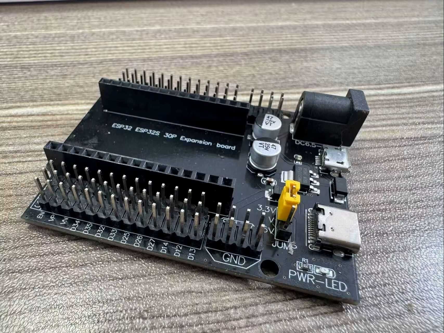 ESP32 DevKit V1 – Wi-Fi + Bluetooth плата в корпусі для Arduino, IoT