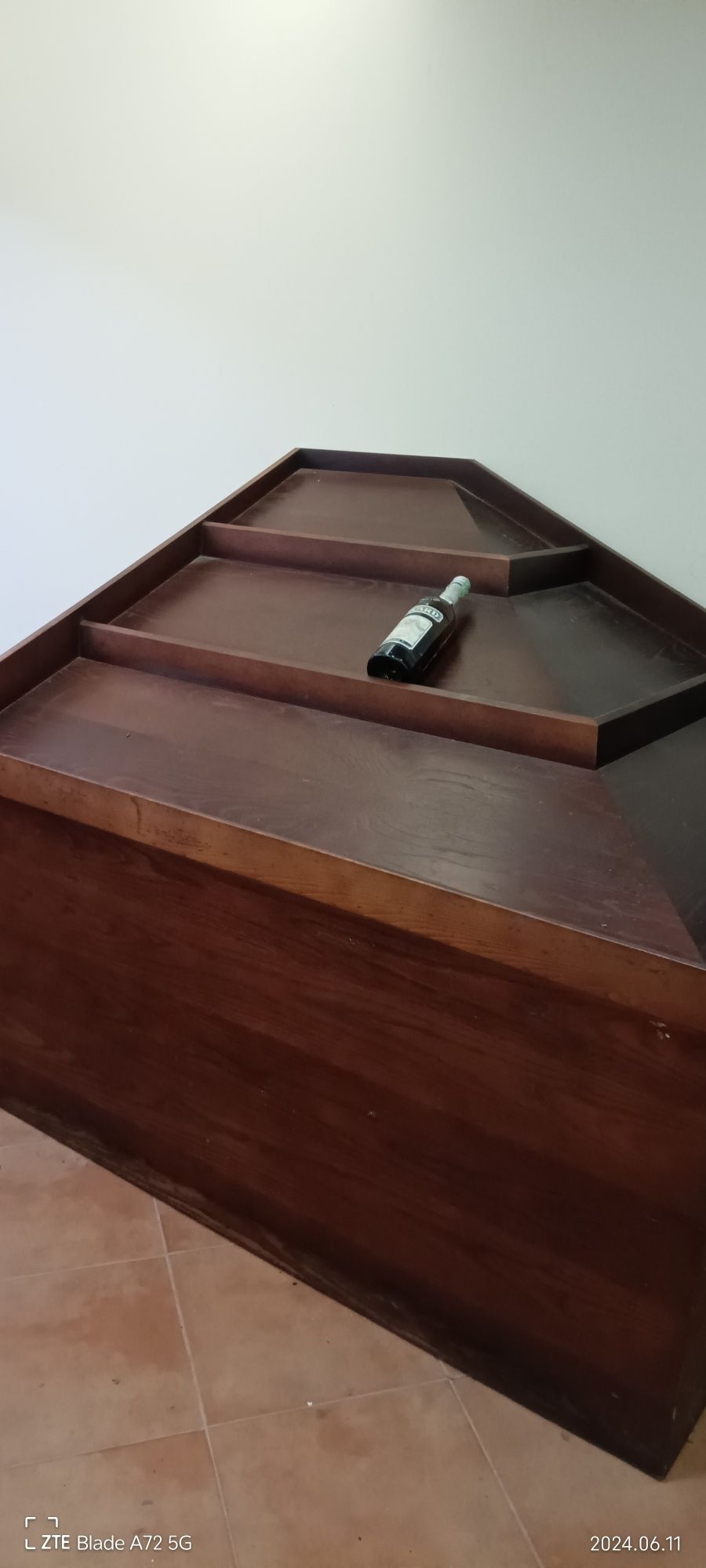 Expositor de vinhos