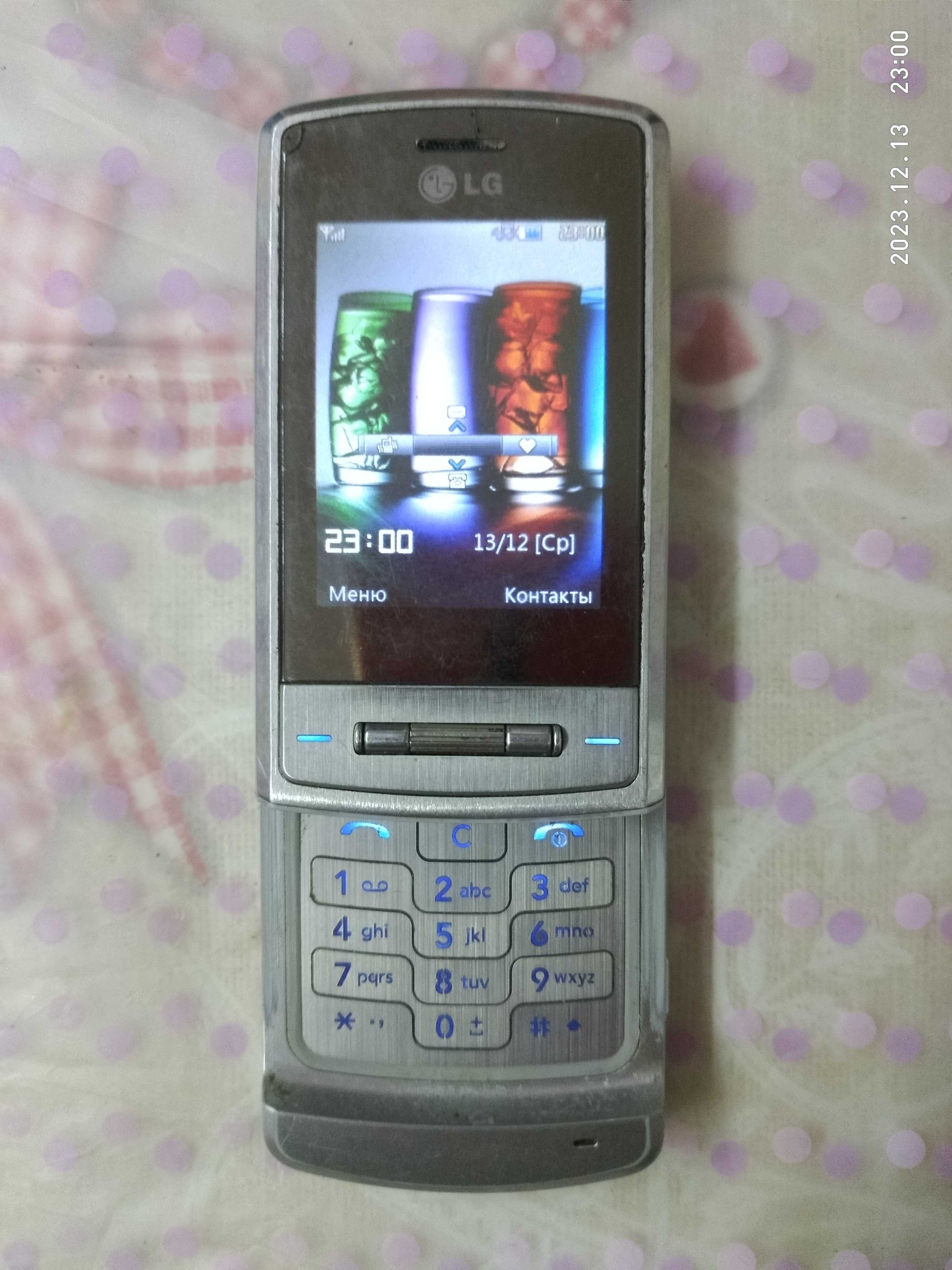 Мобильный телефон-слайдер LG KE970 + ЗУ LG
