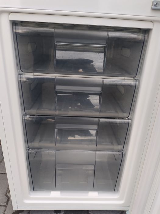 Холодильник з Європи POLAR 165  cm. Гарний стан.4 ящики морозилка