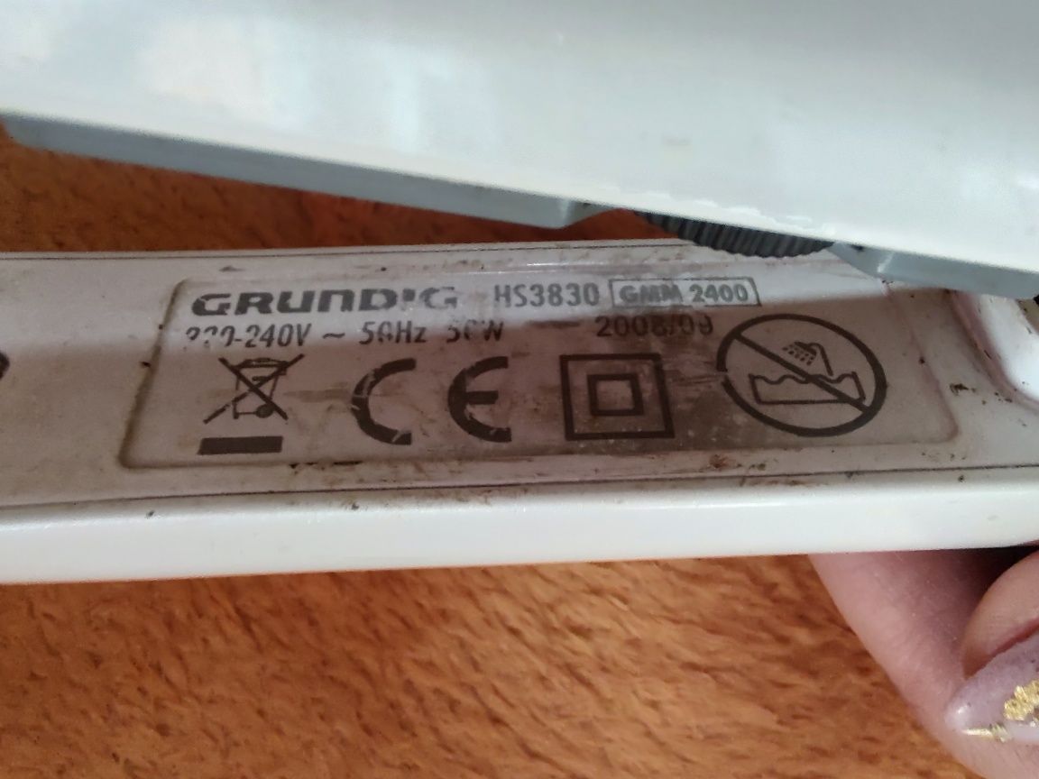 Prostownica Grundig HS3830