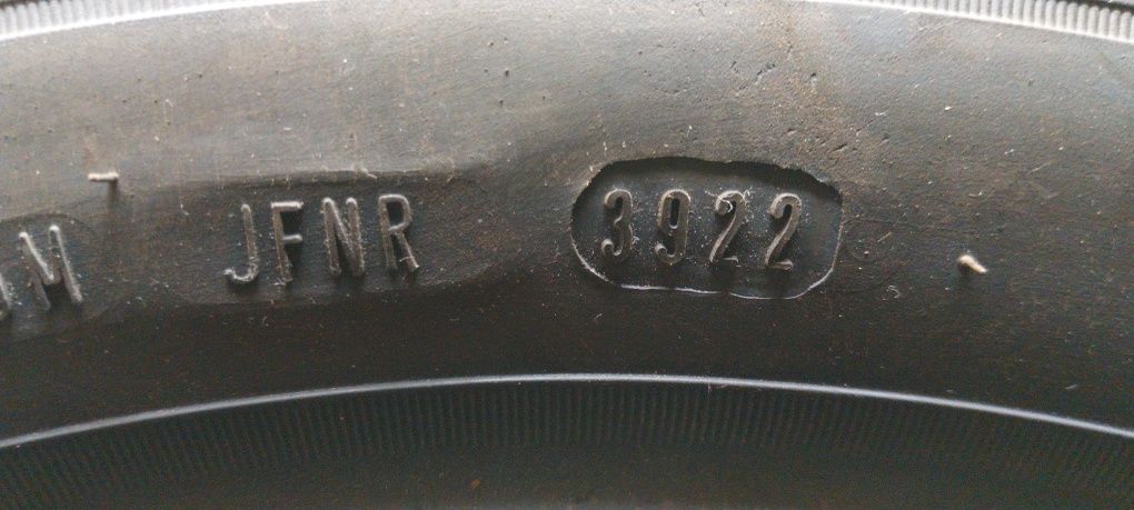 Opony zimowe 215/60/16