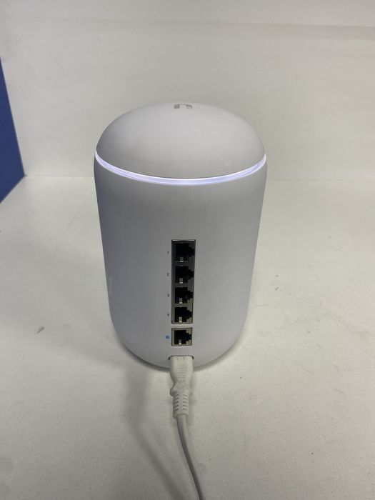 Бездротовий маршрутизатор Ubiquiti UniFi Dream Machine