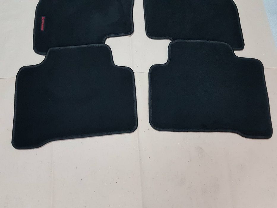 Mitsubishi Grandis - Tapetes