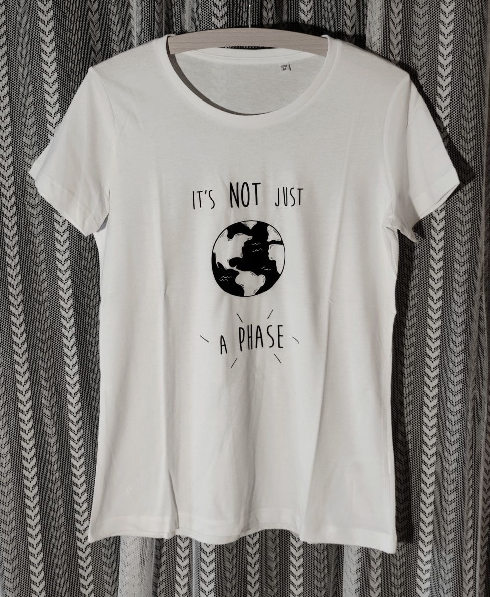 T-shirts  "Não Era Apenas Uma Fase" brancas mulher