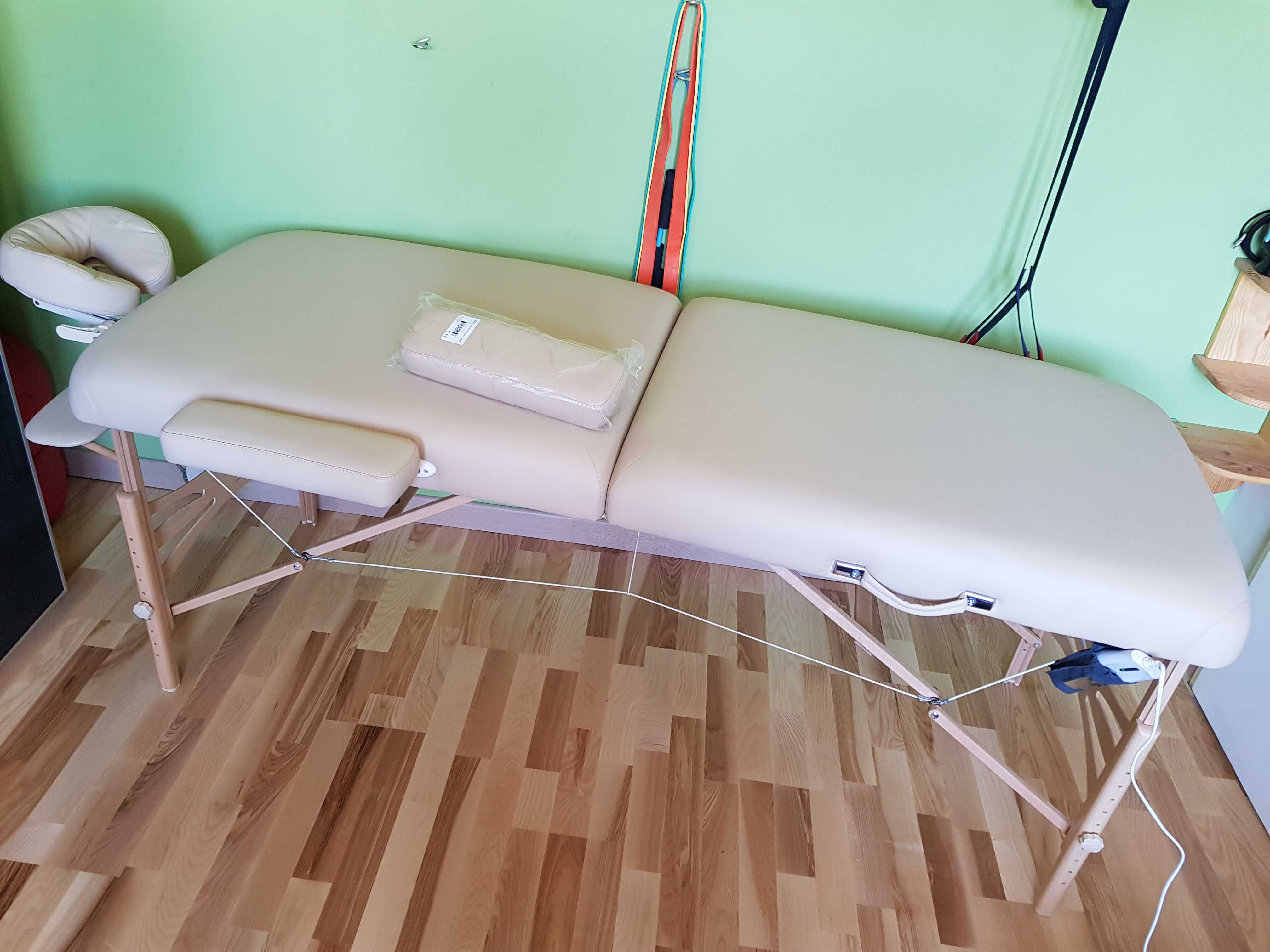 Stół do masażu Habys z wyposażeniem.