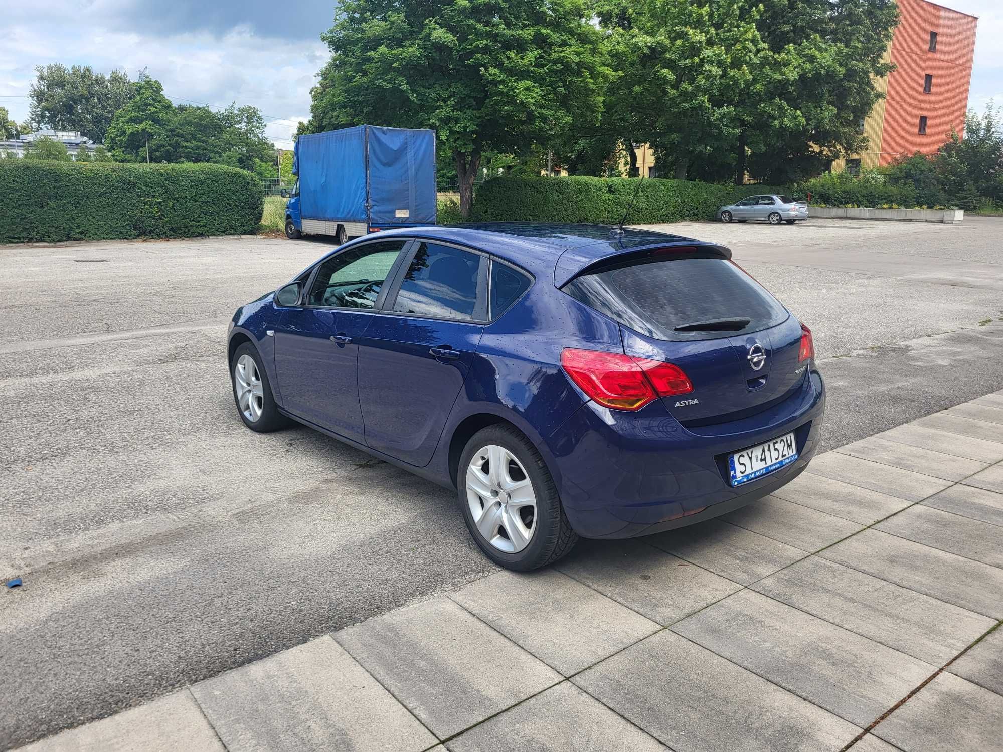 Samochód osobowy Opel Astra J.