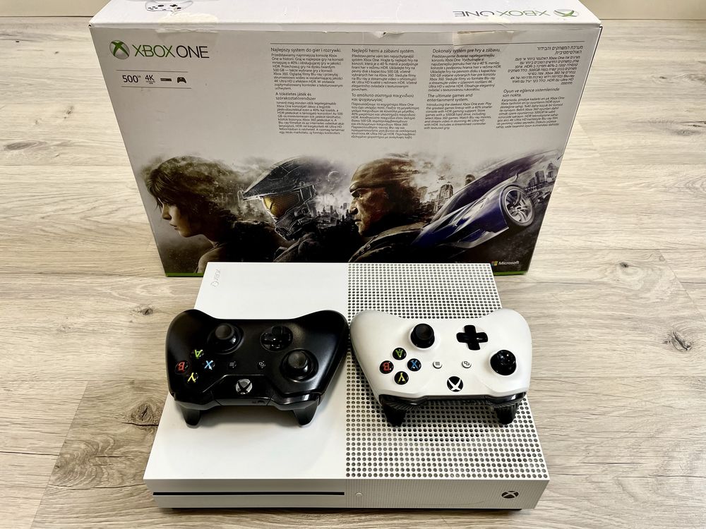 Xbox One S 500GB + 2 геймпади
