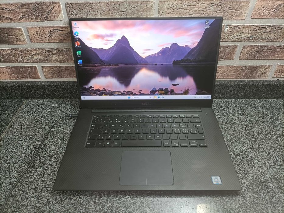 Dell XPS 15 9550 core i5 RAM 8gb SSD 1Terabyte