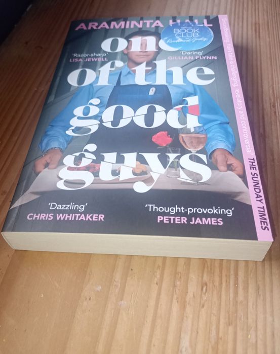 Książka One of the good guys. Stan idealny.