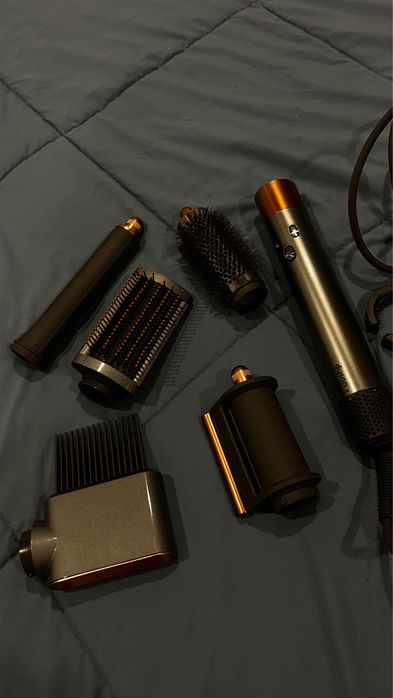 Secador Dyson c/ 5 escovas