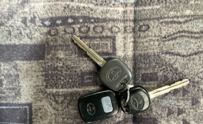 Toyota Corolla 1.3 Terra apenas 118 mil kms