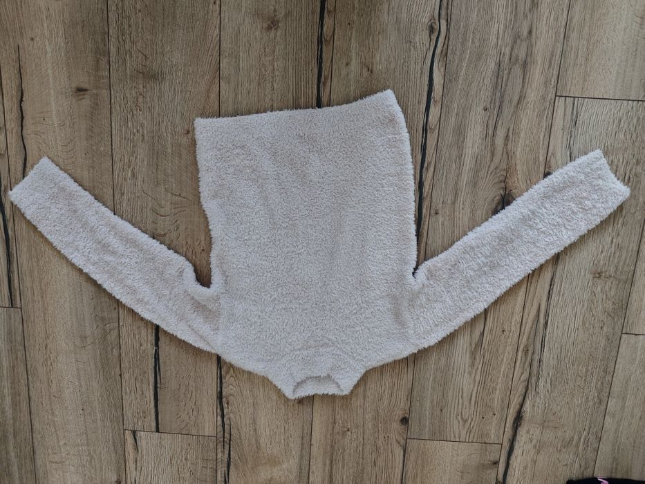 Sweterek dla dziewczynki r.146/152