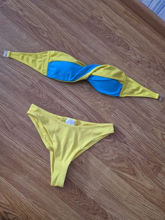 Фірмовий купальник