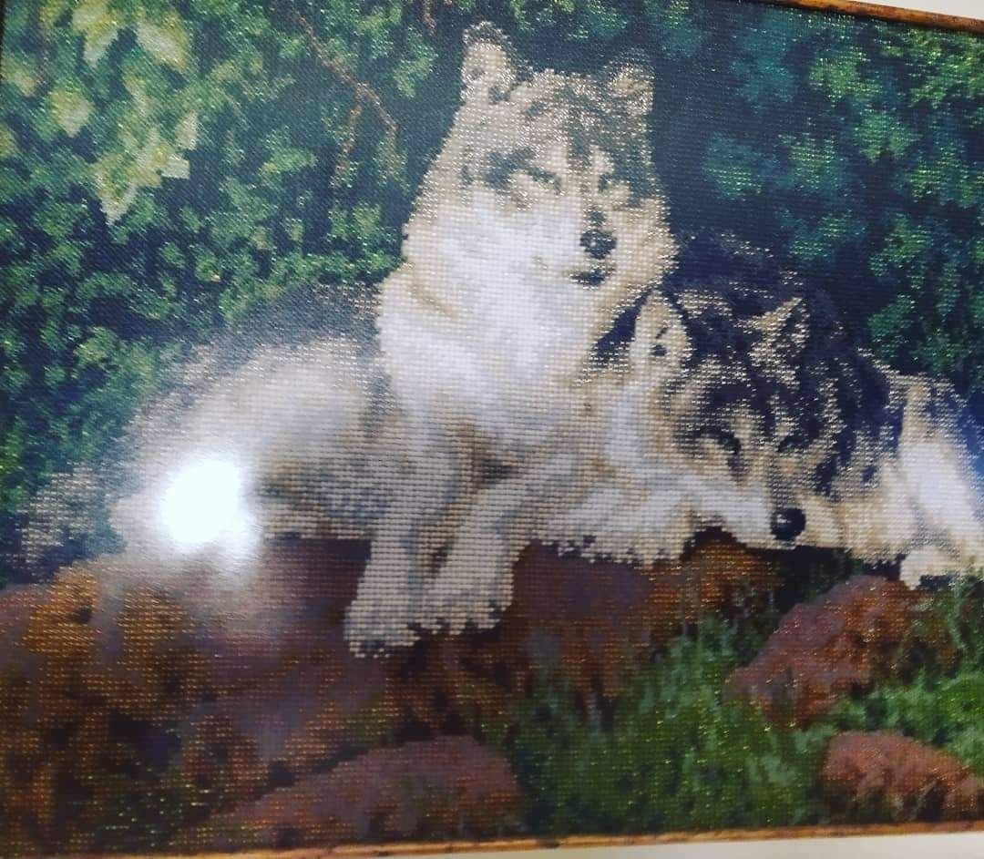 Вышитая картина бисером Волки