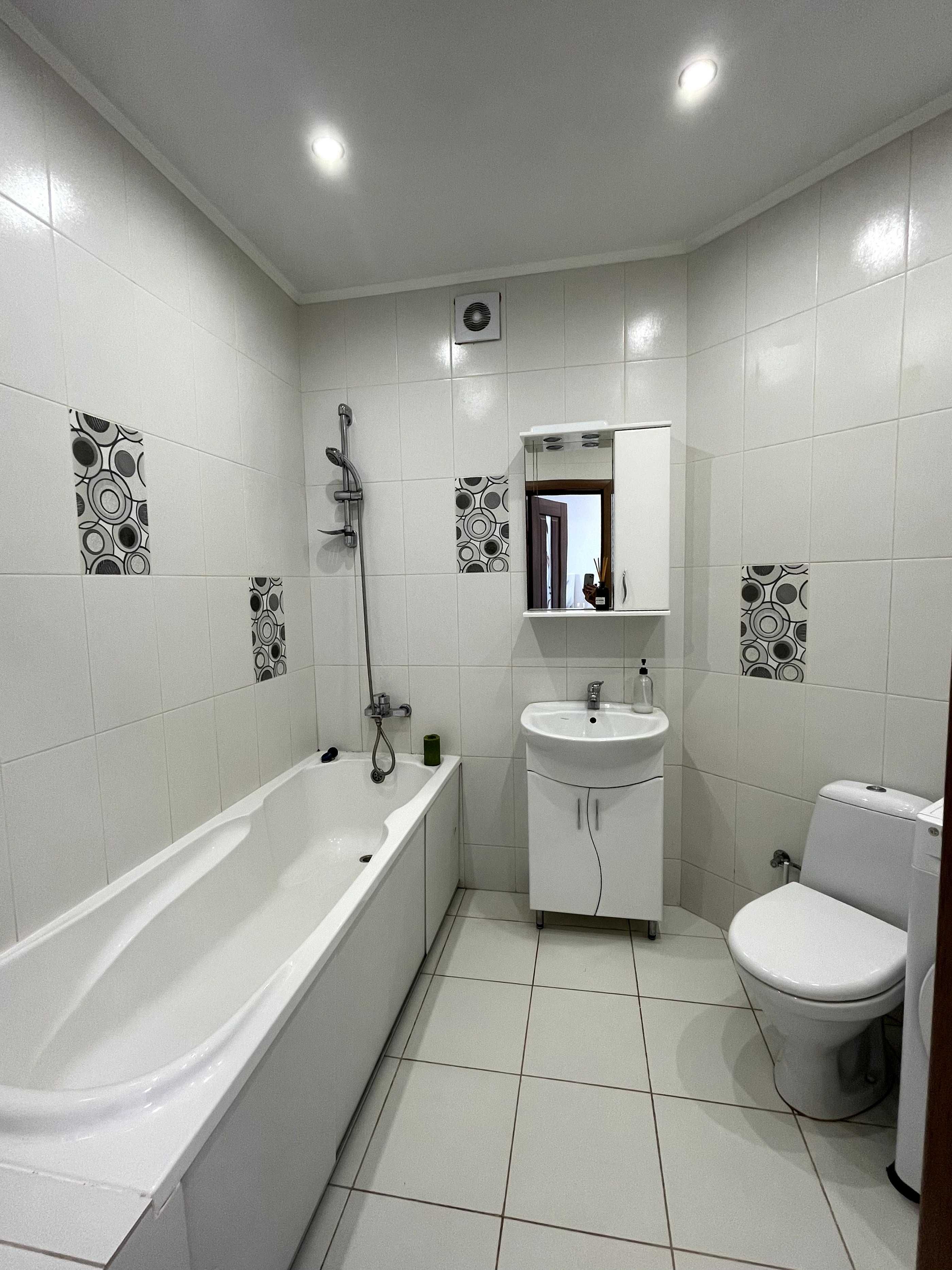 Продаж 1 кімнатної квартири з ремонтом в центрі Винник (від власника)