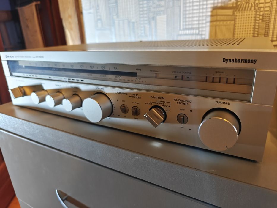 Amplituner stereo Hitachi SR-6010