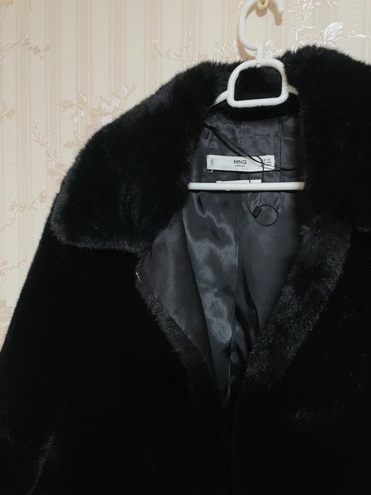 Шуба з єко хутра Mango