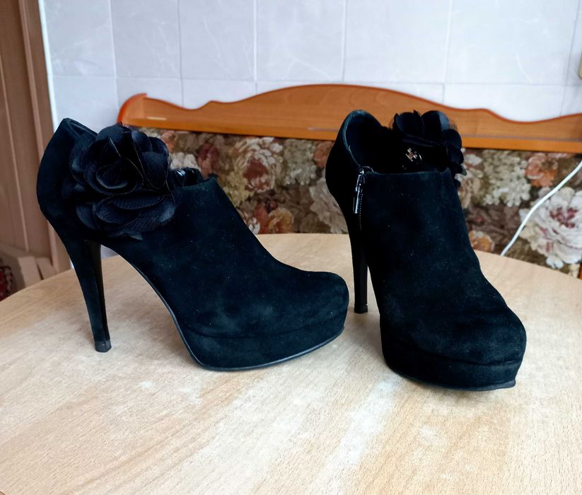 Чёрные замшевые туфли Minelli 38 размер