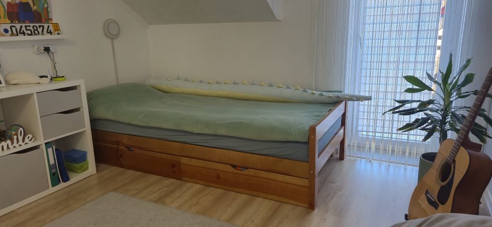 Односпальне ліжко 90×200 з ящиками з натурального дерева