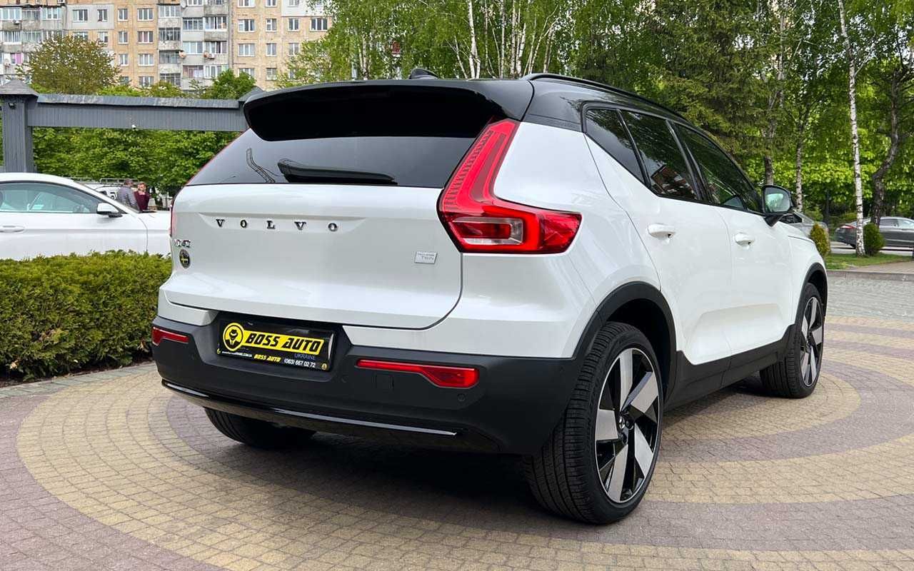 Volvo XC40 2023 року