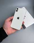 iPhone 11 (в білому кольорі)