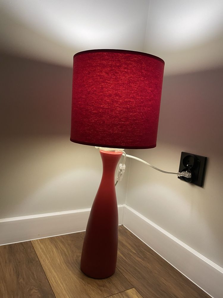 Lampa stołowa czerwona