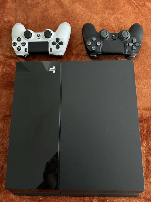 PlayStation 4 500GB + 2 comandos