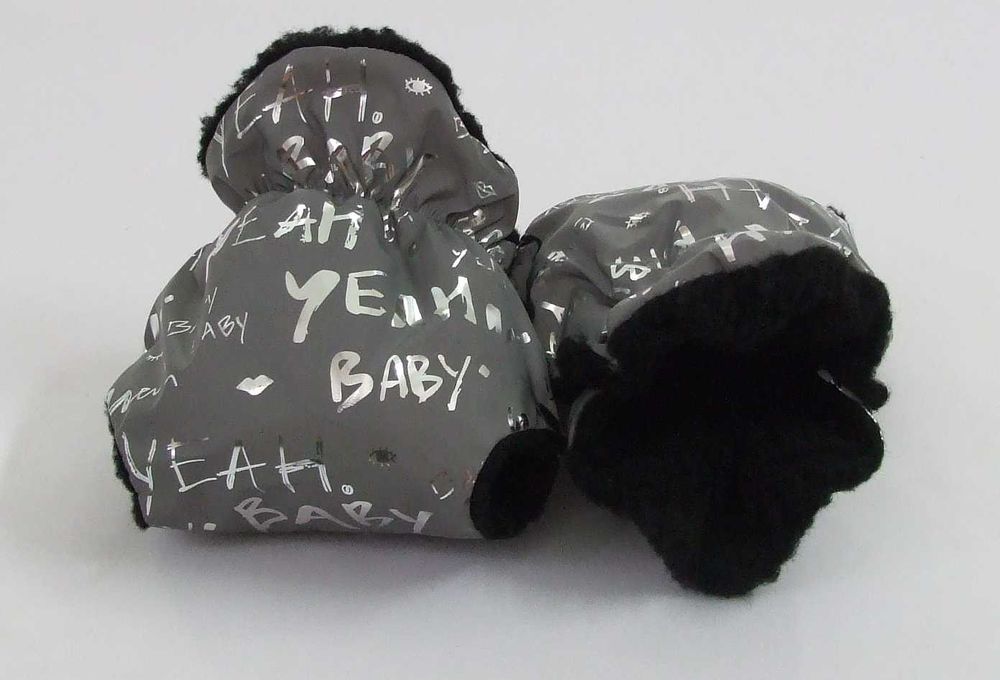 mufki do wózka odblaskowe z czarnym futerkiem