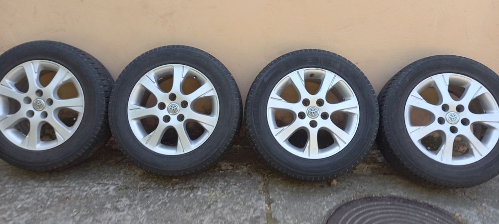 комплект(4 шт)  оригінальних дисків з гумою на Toyota Camry R16 б/у