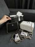 Сумка chanel шкіряна бочонок, чорний та білий шанель lambskin