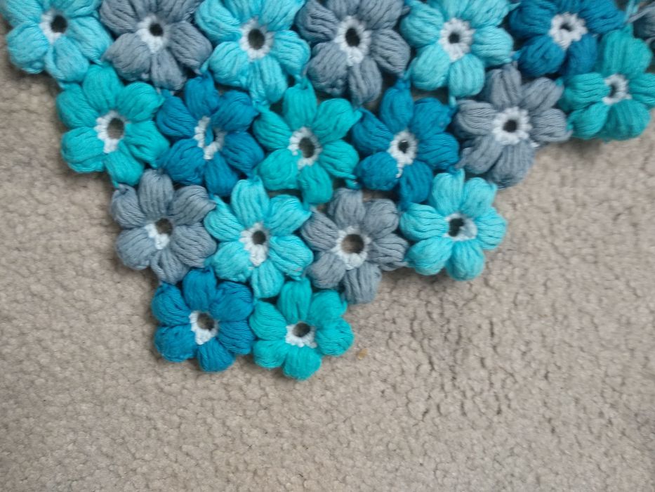 Kocyk pled niemowlęcy robiony na szydełku