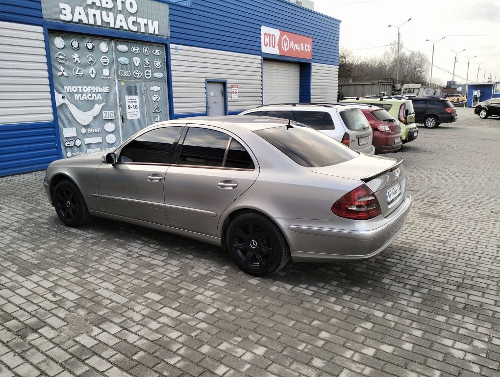 Mercedes-Benz e200