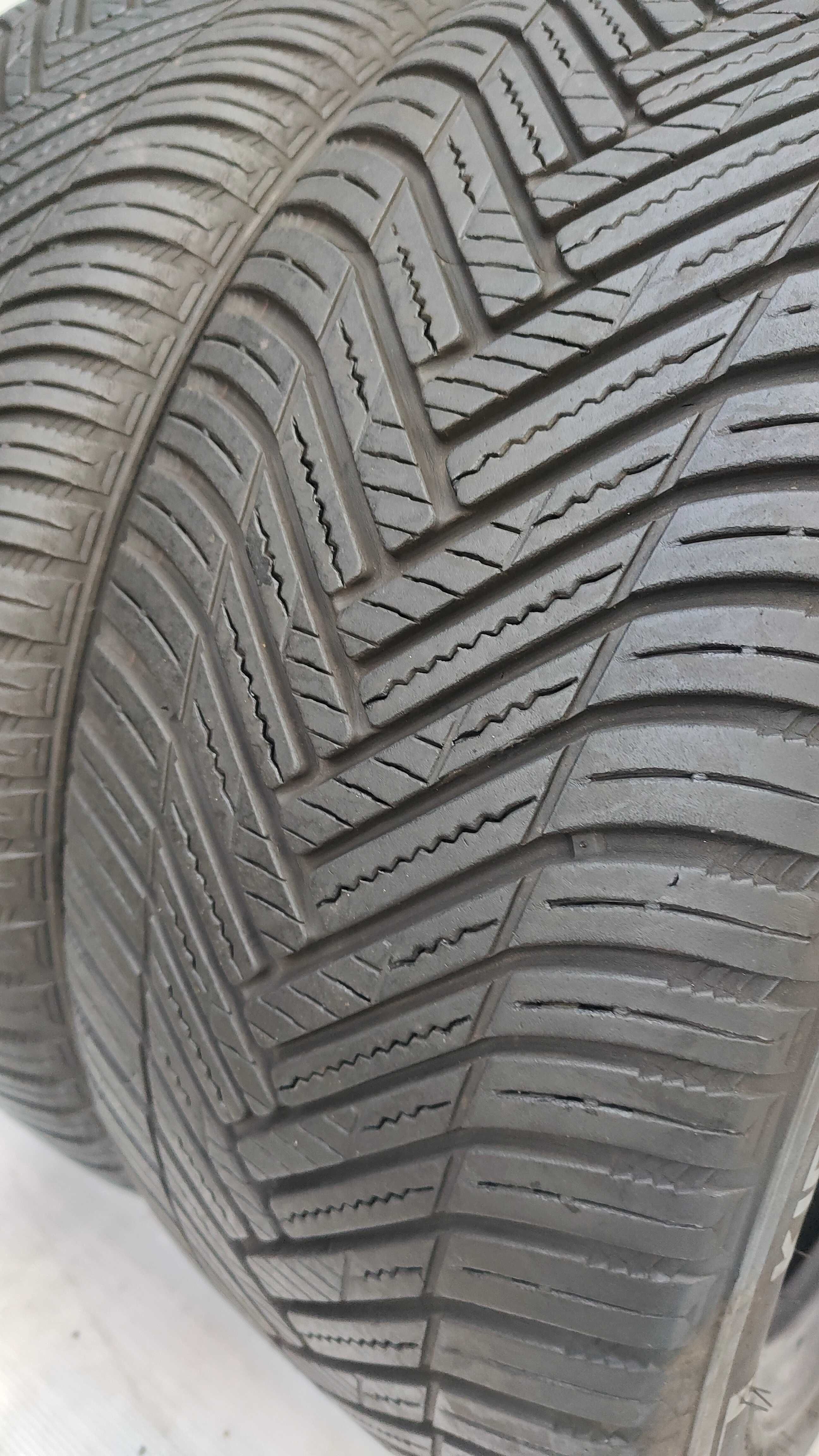 Opony Całoroczne 235/45/18 Hankook 2szt 2020r